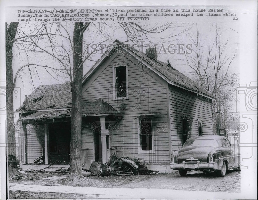 1961 Press Photo Remains of house after fire - Historic Images