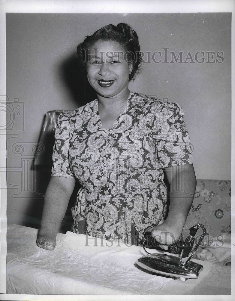 1953 Press Photo Mrs. Dorothy Mae Stevens, Frozen Chicago Woman Recovers - Historic Images