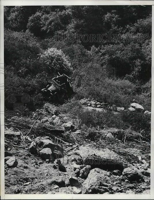 1937 Press Photo Auto belonging to Capt. Leopoldo Virtuoso after 700-ft fall - Historic Images