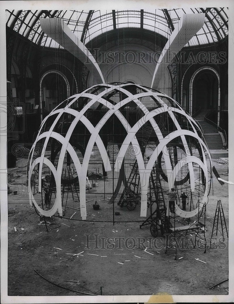 1958 Press Photo Igloo Shaped Chandelier At Grand Palais Exhibition Hall - Historic Images