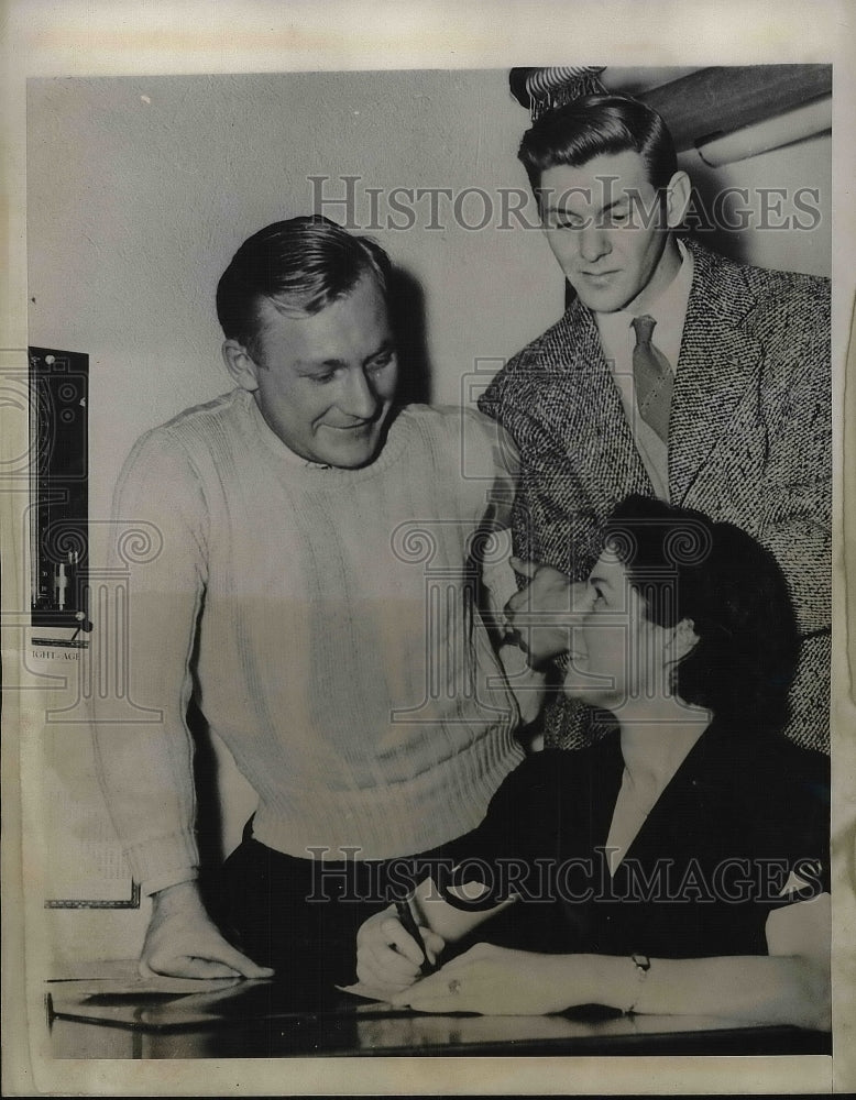 1943 Whitey Kuroski, St. Louis Cardinals, Mabel Dunne,  - Historic Images