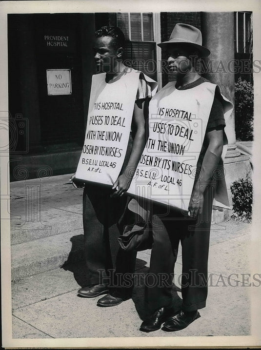1945 Press Photo Chicago Illinois Hospital Picket - nea81451 - Historic Images