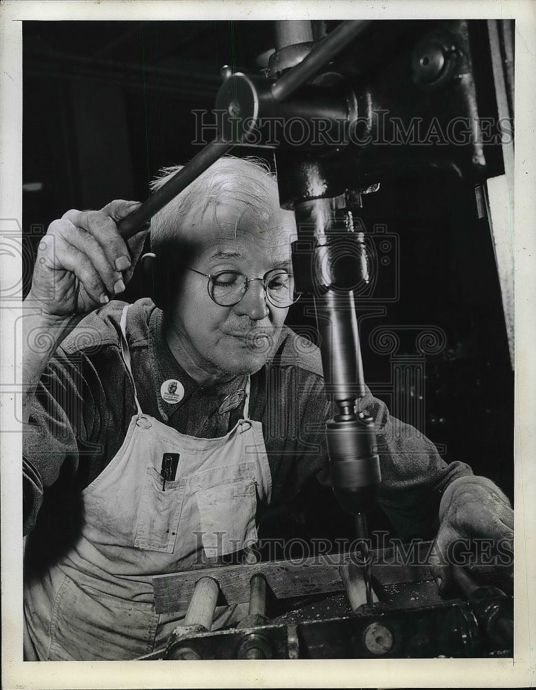 1942 Press Photo Westinghouse Electric Mfgr Co. Charlie Leibensberger - Historic Images