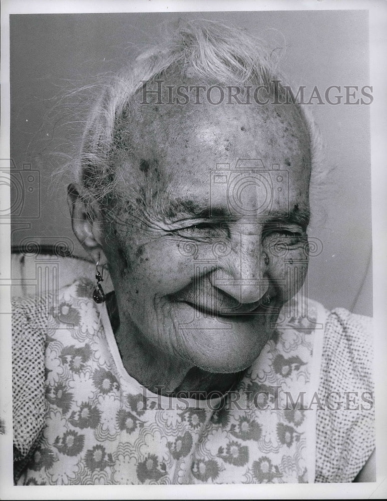 1952 Press Photo Mrs. Pauline Weier Wickclifffe - nea81530 - Historic Images