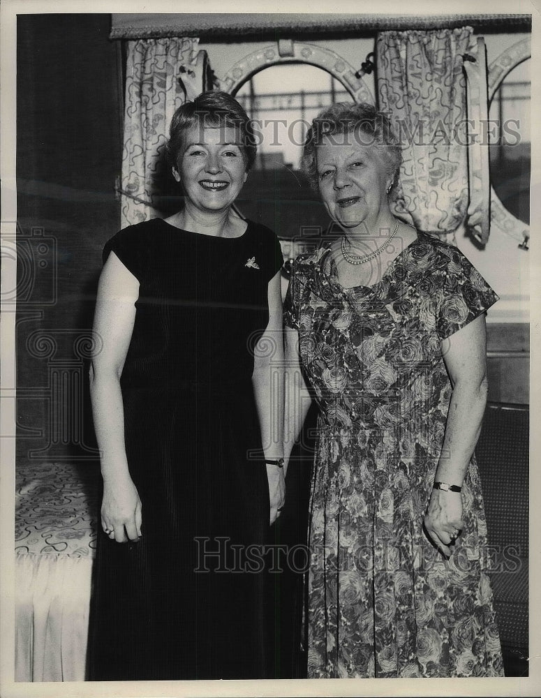 1962 Press Photo Mrs. L.J. Wilson, Mrs. F.J. Wilson Cleveland sailors - Historic Images