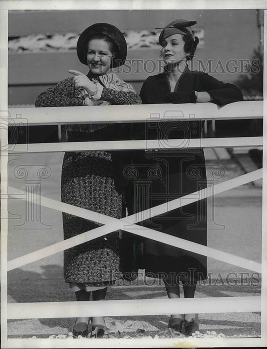 1935 Press Photo Mrs. August Randolph Schneider & Gwenn Walters Fashion Director - Historic Images