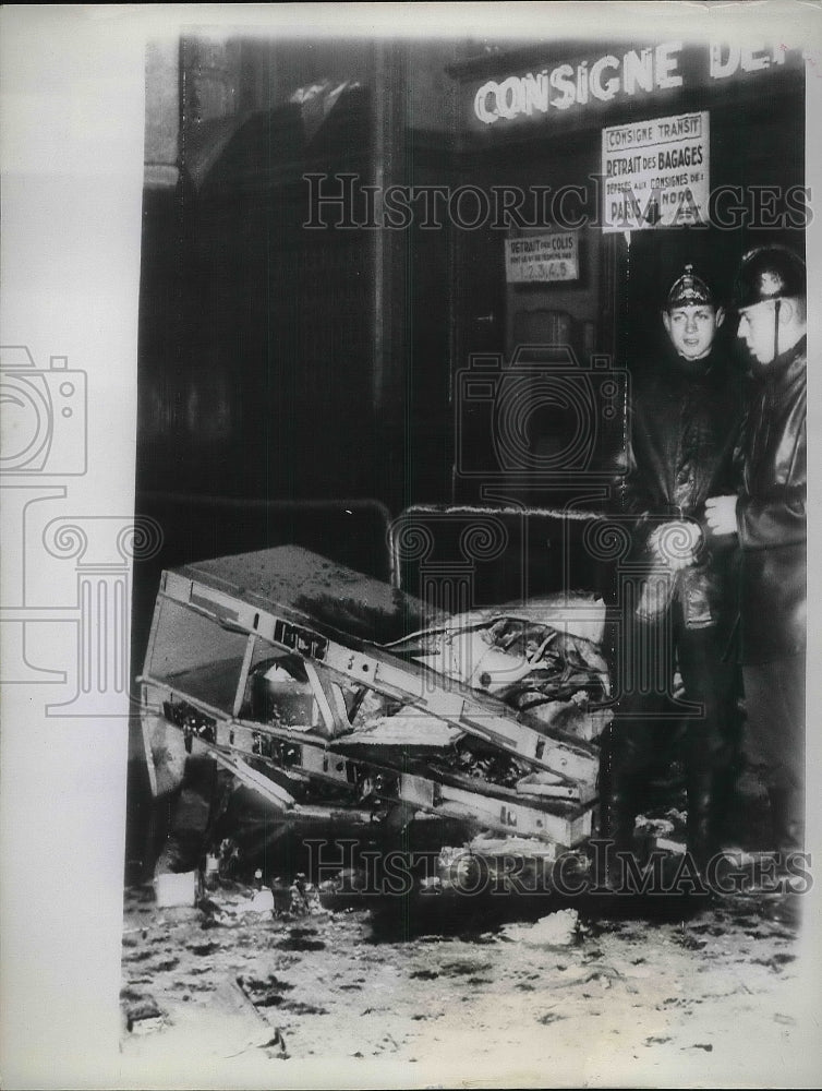 1961 Press Photo Bomb Shatters Locker in Paris - Historic Images