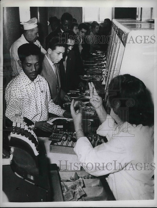 1960 Press Photo Moscow Cashier at Cafeteria University of Friendship of Peoples - Historic Images