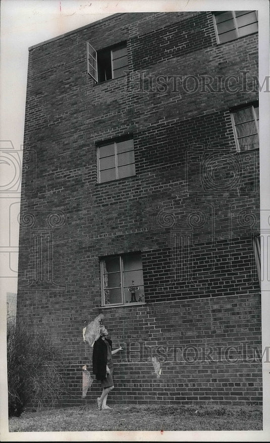 1967 Mrs. Mary Sawyer at Location Where 2 - Historic Images