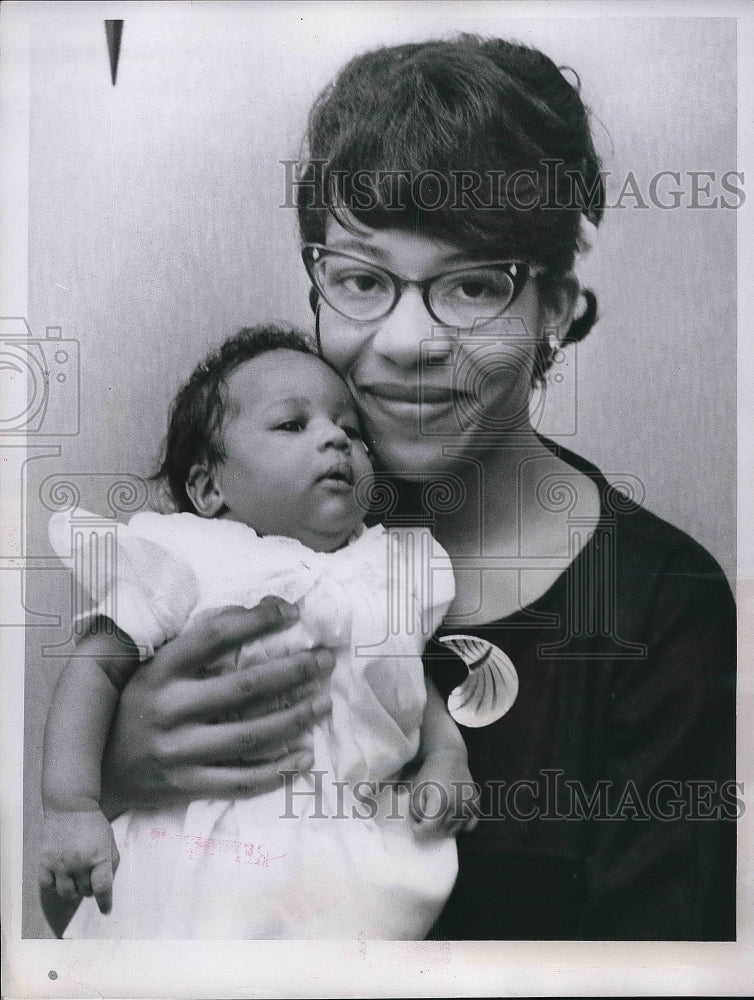 1961 Press Photo Mrs. Antoniette McWilliams and Marie Elise - nea81609 - Historic Images