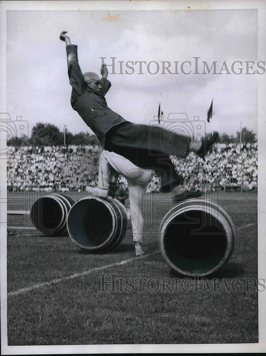1960 Press Photo Nuerberg West Germany Policeman - Historic Images