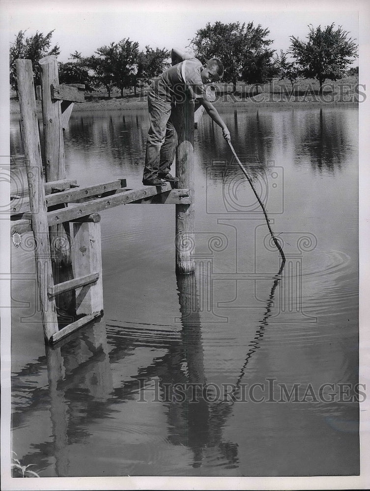 1956 Press Photo Pond Near Lawrence Kansas - Historic Images