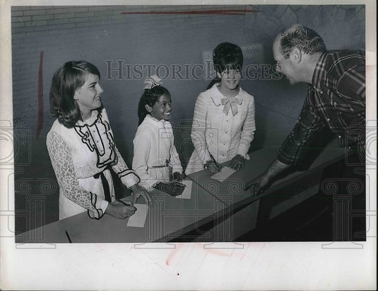 1968 Rudy Wiebolut Kathey McCullough, Yloanda Ferrell, Michaela - Historic Images