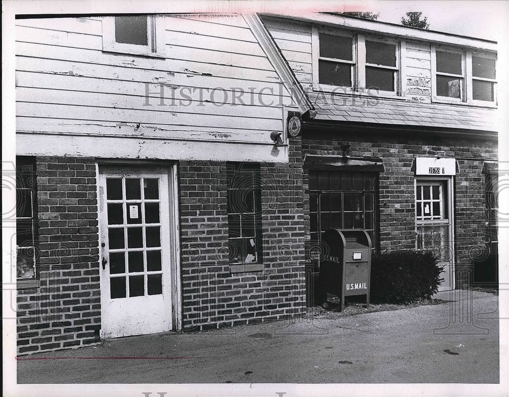 Abandoned Gas Station Lake Shore Road East Lake Illinois  - Historic Images