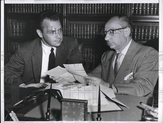 1955 Press Photo Earl Ostreicher and attorney William Ader - Historic Images