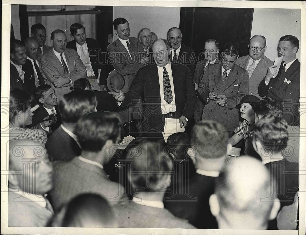 1934 Press Photo Director Donald Richberg discussed NRA Policy to Newspaperman.-Historic Images