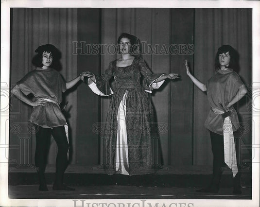 Press Photo Youngster in a Stage play with John Knopf,Beth Collins,Sue Schweller - Historic Images