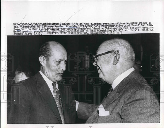 1959 Press Photo Mexican Amador Armando & Brazilian Amb.Joao C Munis - Historic Images