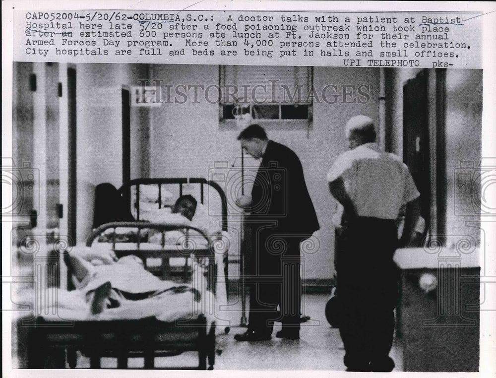 1962 Press Photo Columbia, S.C. Doctor & patient at Baptist Hospital, - Historic Images