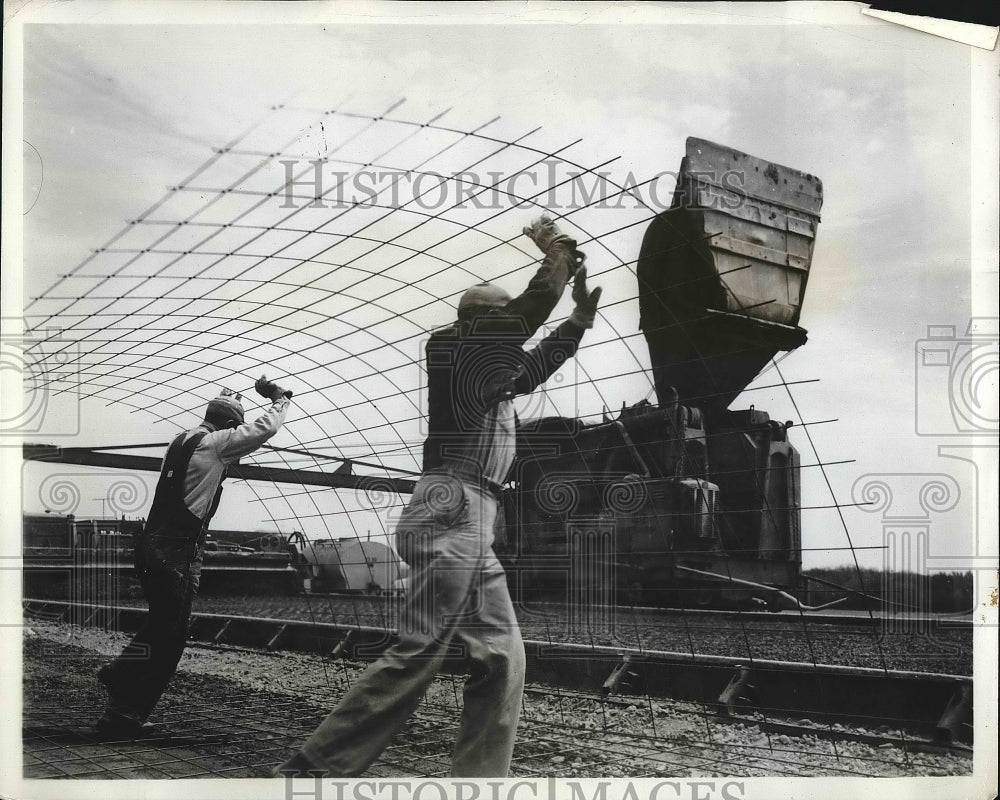 1957 Press Photo US Steel Corp workers &amp; welded wire for a roadbed - nea82016 - Historic Images