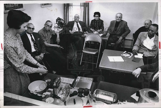 1969 Cooking class at Wade Springbrook housing in Cleveland, Ohio - Historic Images
