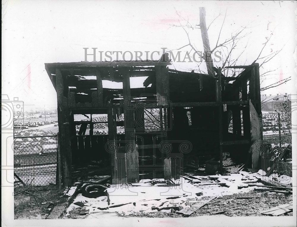 1969 A burned out shed on Cleveland&#39;s Holmden Ave  - Historic Images