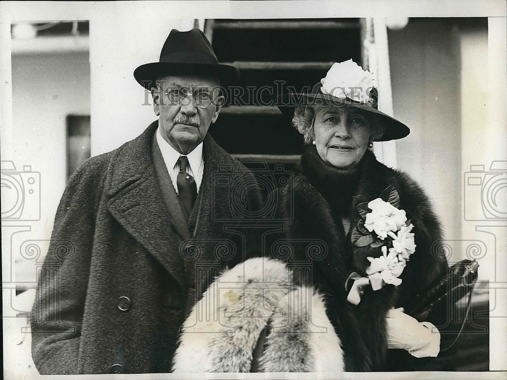 1935 Col &amp; Mrs Clark Williams on the SS Santa Paula  - Historic Images