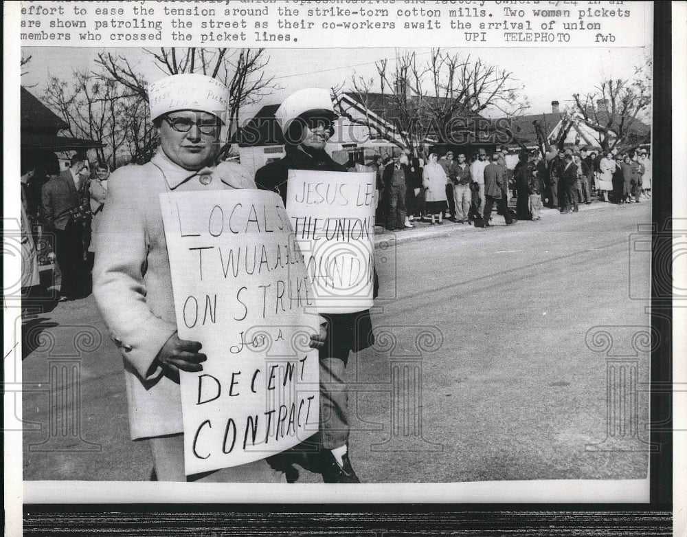 1959 Press Photo Strikers at Cotton Mills - nea82054 - Historic Images