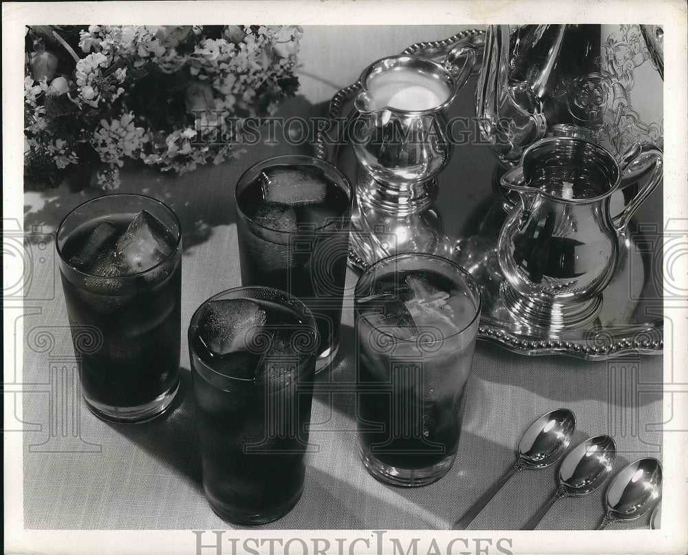 1950 Press Photo Serving set for iced drinks on display - Historic Images