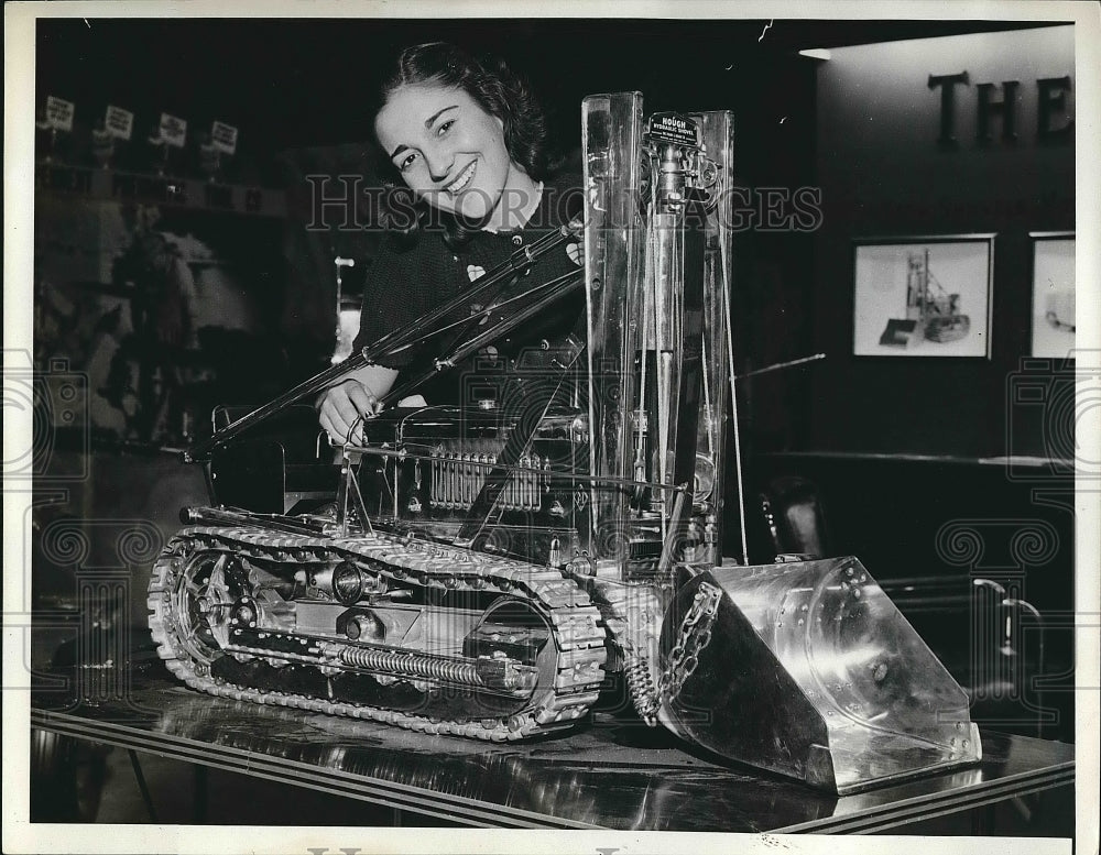 1940 Press Photo Model Irene Peyron with Small Model Excavator - nea82144 - Historic Images