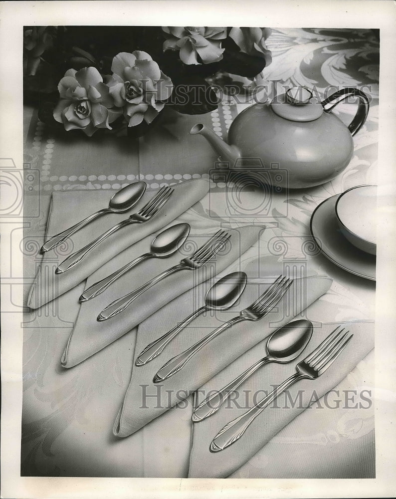 1954 Press Photo Stainless Tableware Tea Settings from Ekco&#39;s Flint Deluxe - Historic Images