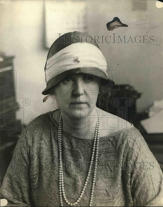 1923 Press Photo Elise Winch, head of a dressmaking firm - nea82256 - Historic Images