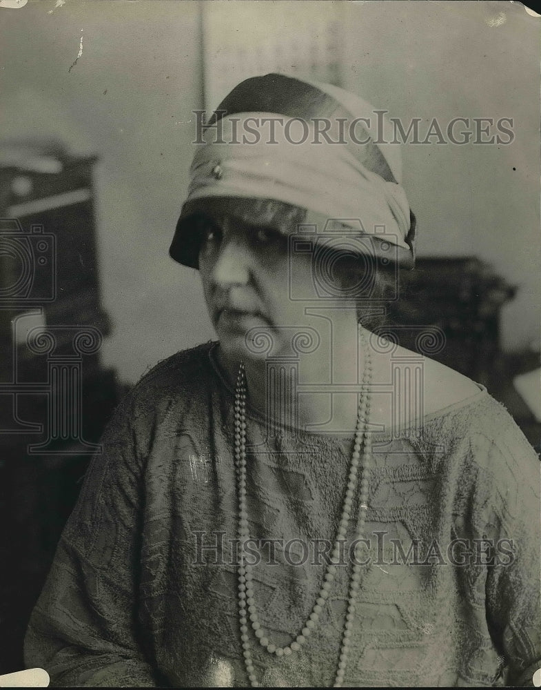 1923 Miss Elise Wiuch, head of a dressmaking firm – Historic Images
