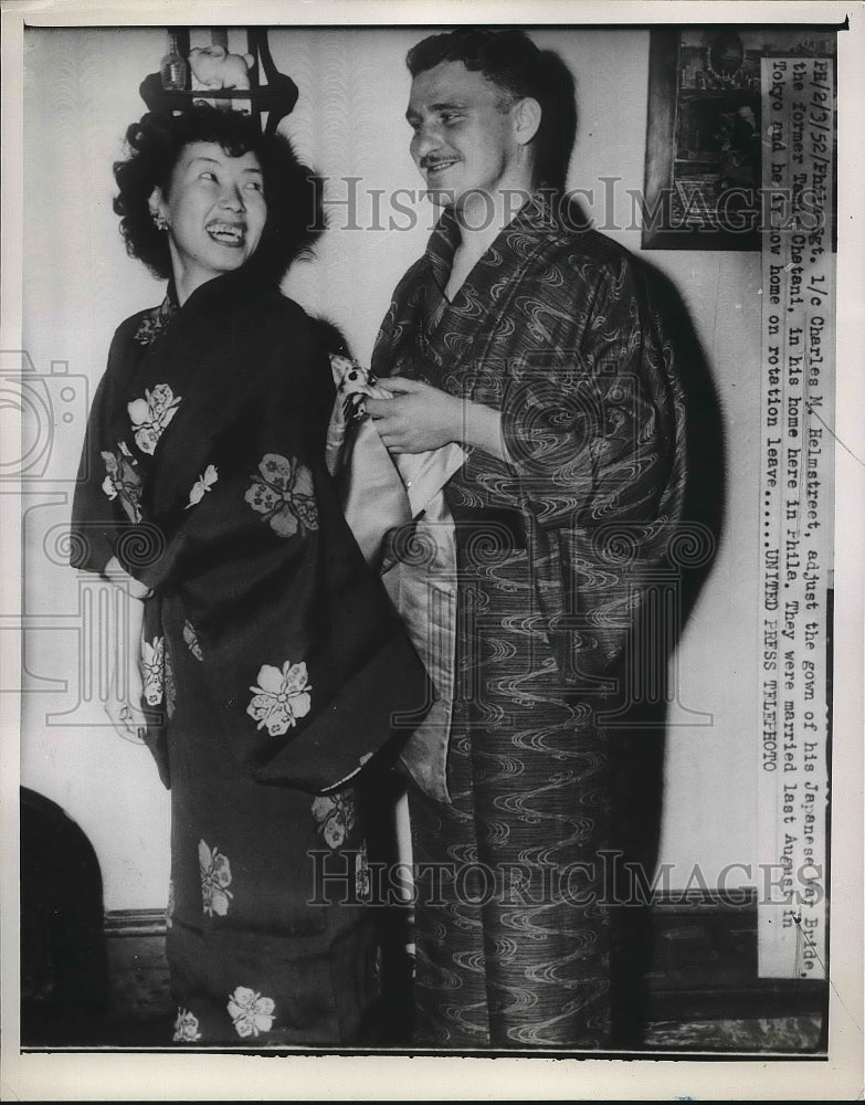 1952 Press Photo Sgt 1/c Charles Helmstreet &amp; bride Tami Chatani - nea82307-Historic Images