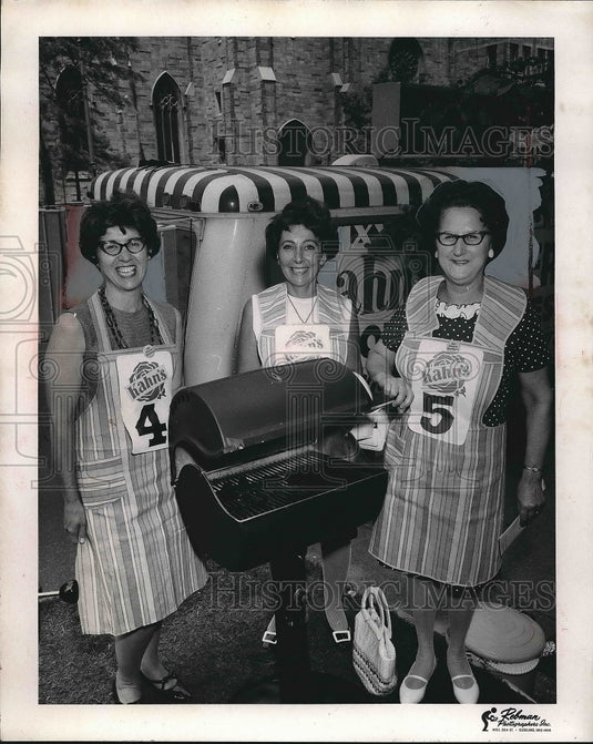 1968 Mrs John Scheider & others in Cleveland, Ohio  - Historic Images