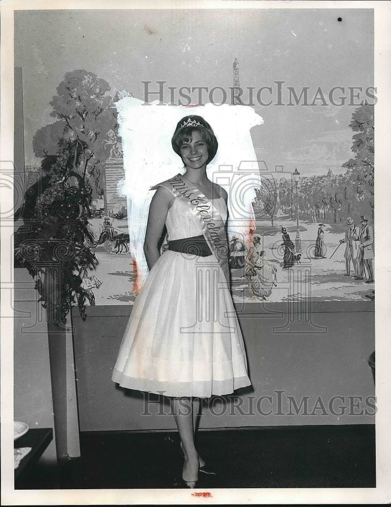 1962 Press Photo Gayle Machtigal Dorchester Drive Model Miss Cleveland - Historic Images