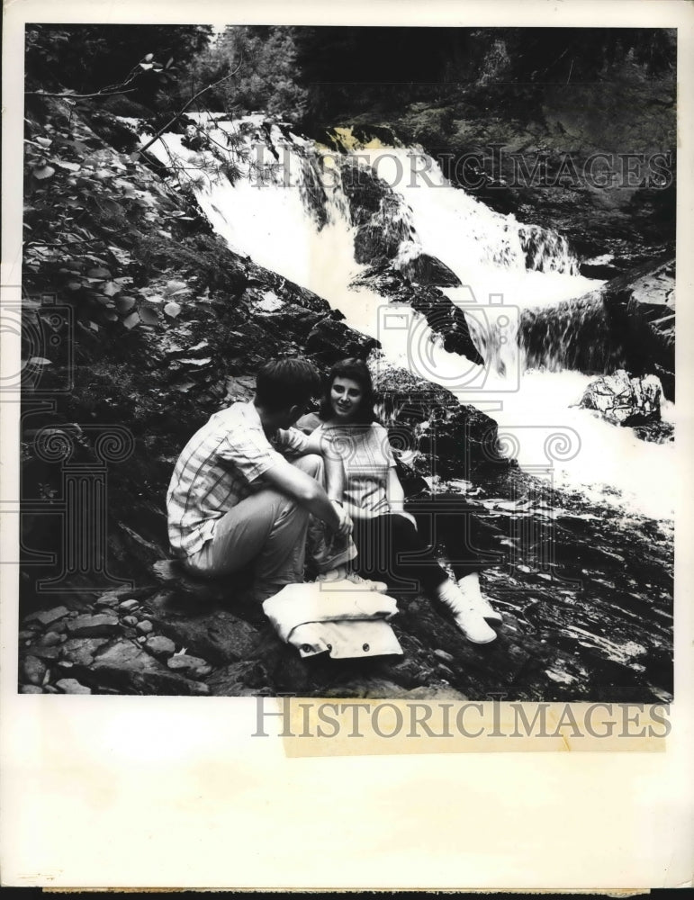 1964 Press PhotA couple hiking &amp; picnicing in a Maine parkland  - Historic Images