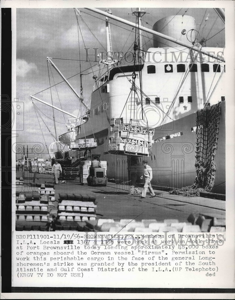 1956 Workers at Port Brownsville Load Oranges Aboard "Piraus" - Historic Images