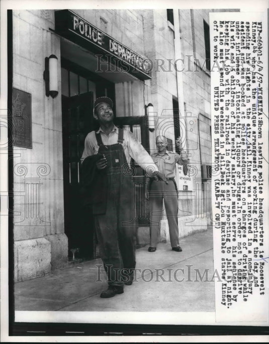 1957 Press Photo Roosevelt Kinney Non Injury Accident Day Prisoner - nea82522 - Historic Images
