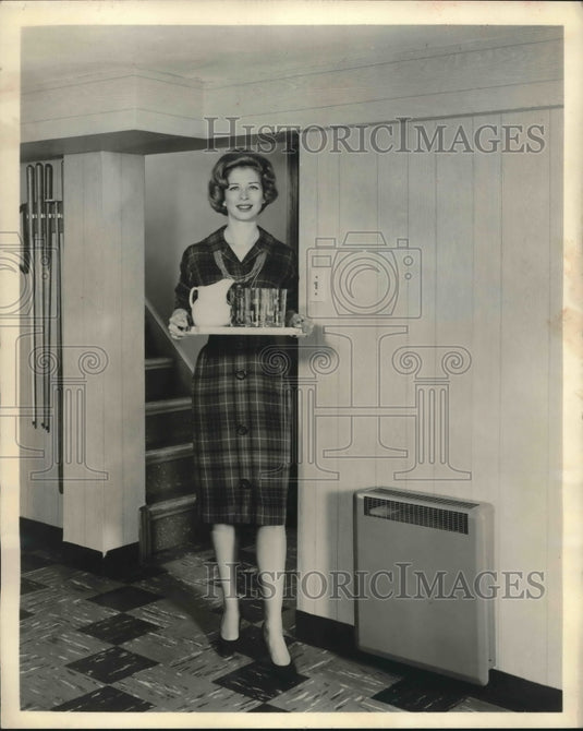 1962 Press Photo Iron Fireman Manufacturing Company Employee - nea82523 - Historic Images