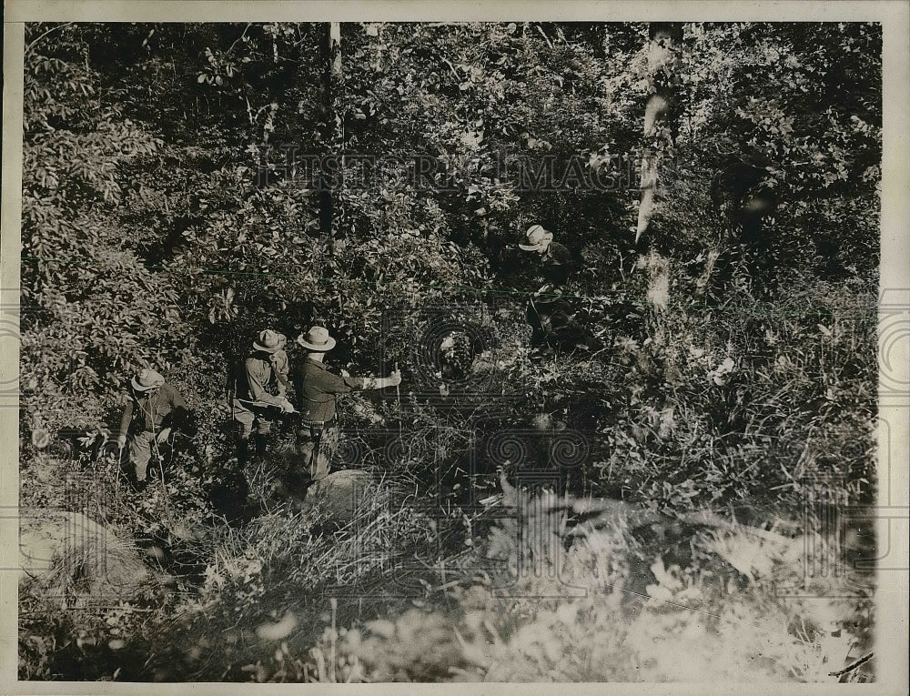 1934 Press Photo Troopers searched for the missing boy Bobby Connor in N.Y. - Historic Images