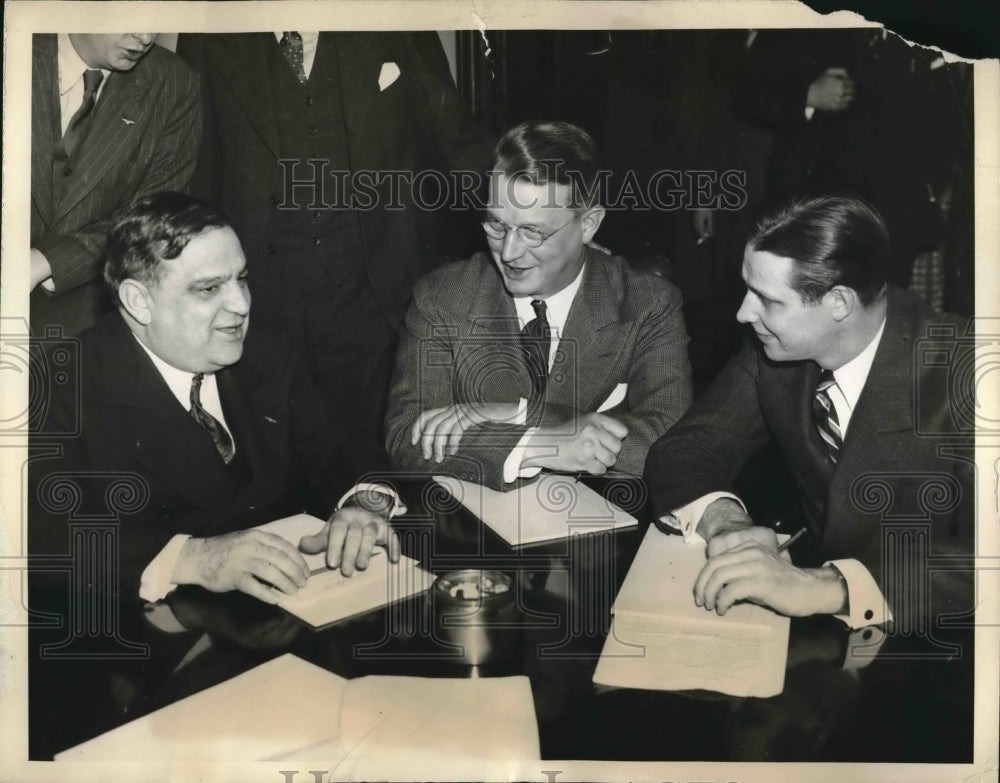 1938 Press Photo New York Mayor FH LaGuardia Talks With Mayor Joseph Scholtz - Historic Images