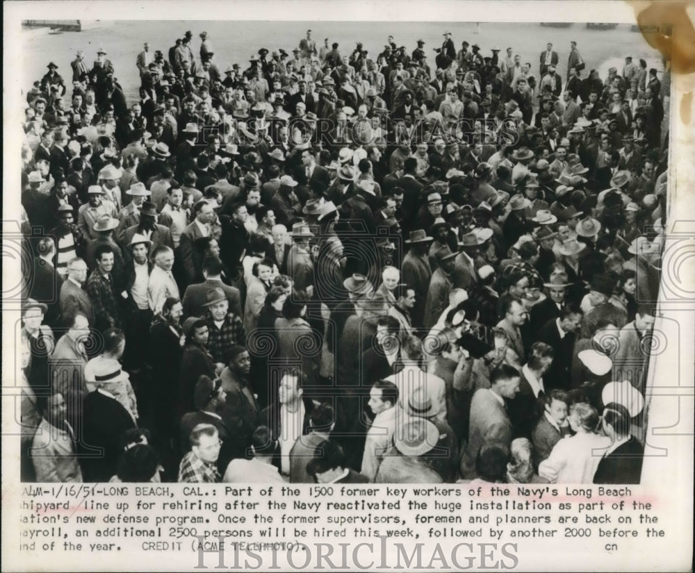 1951 Press Photo 1500 Former Naval Shipyard Workers Line Of For Rehiring - Historic Images