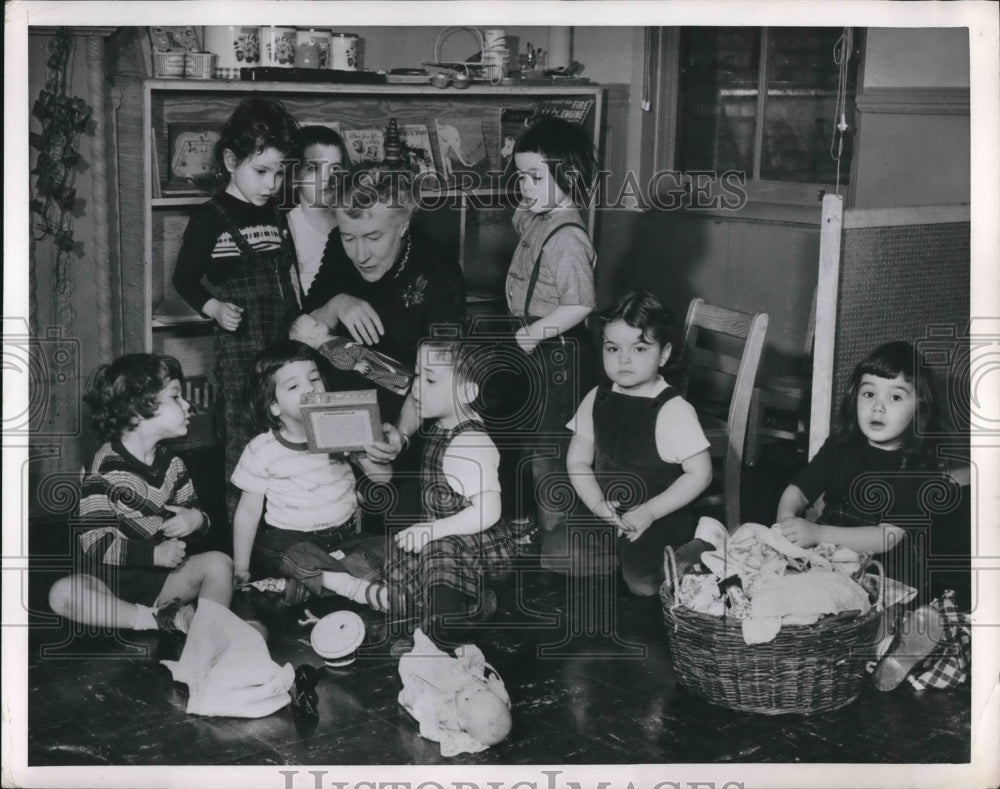 1958 Press Photo Mrs Clara Savage Littledale at a nursery school - nea82773 - Historic Images