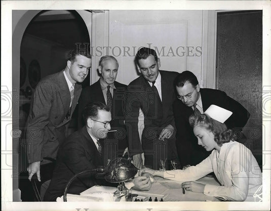 1941 Irving Kalish at blood donor station - Historic Images