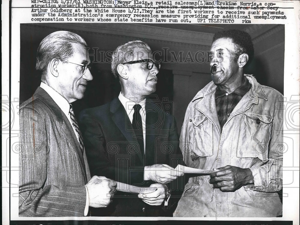 1961 Press Photo Meyer Klein, Erskine Norris, receiving unemployment checks - Historic Images