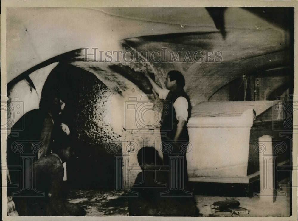 1939 Preparing the Crypt in Vaults of St. Peter's Church, Rome - Historic Images