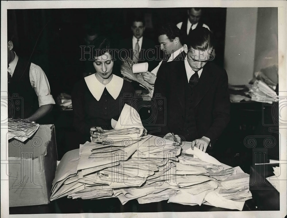 1935 Press Photo Clerks showing thousands of sales tax returns, New York City - Historic Images