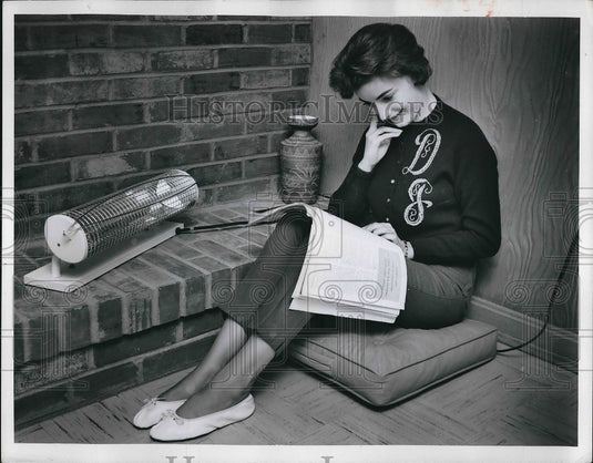 1962 Press Photo Portable infra-red heater with a fused quartz element - Historic Images