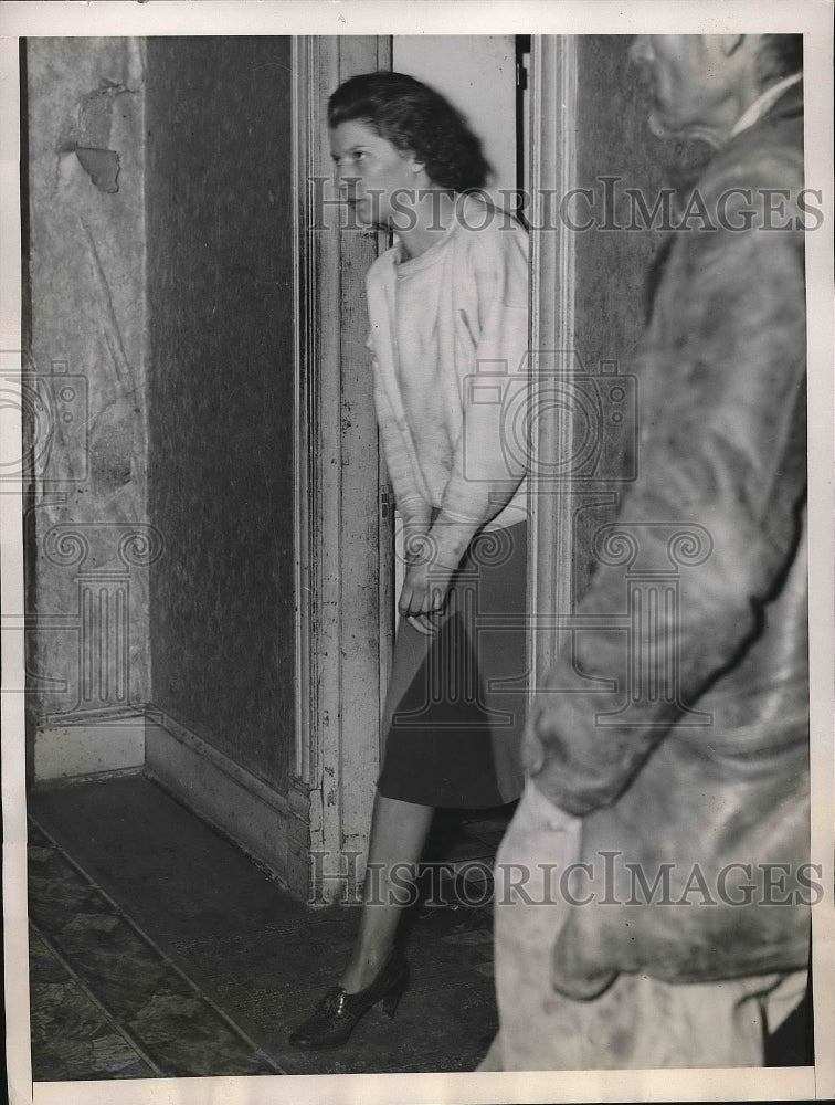 1938 Margret Brown in her home after her sister was kidnapped - Historic Images